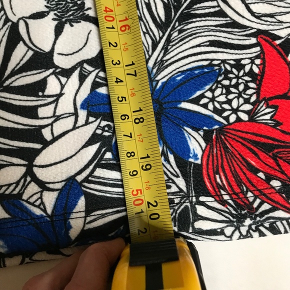 Women’s Tropical Floral Pencil Skirt • Red Blue Black White Print - Picture 3 of 15
